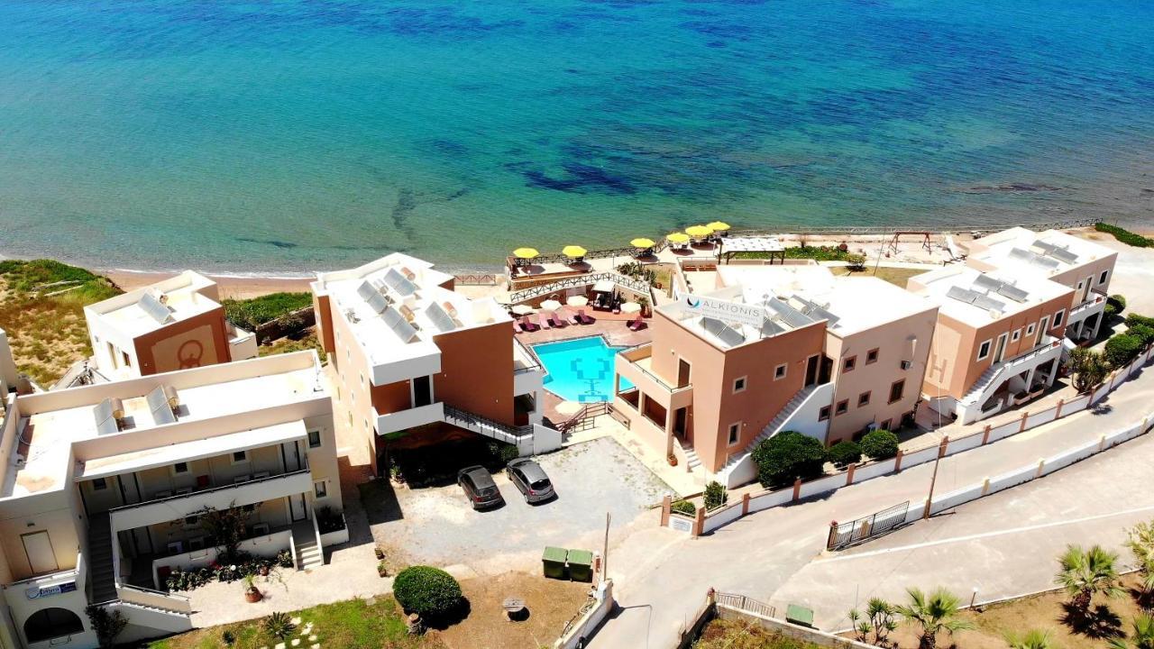 Alkionis Beach Hotel Apartments Sfáka エクステリア 写真
